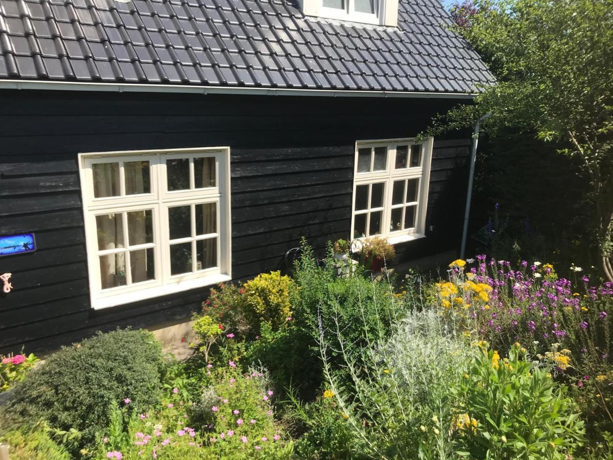 T Huuske Tuinappartement Met Fantastisch Uitzicht, Nabij Zee Zonnemaire Exterior photo