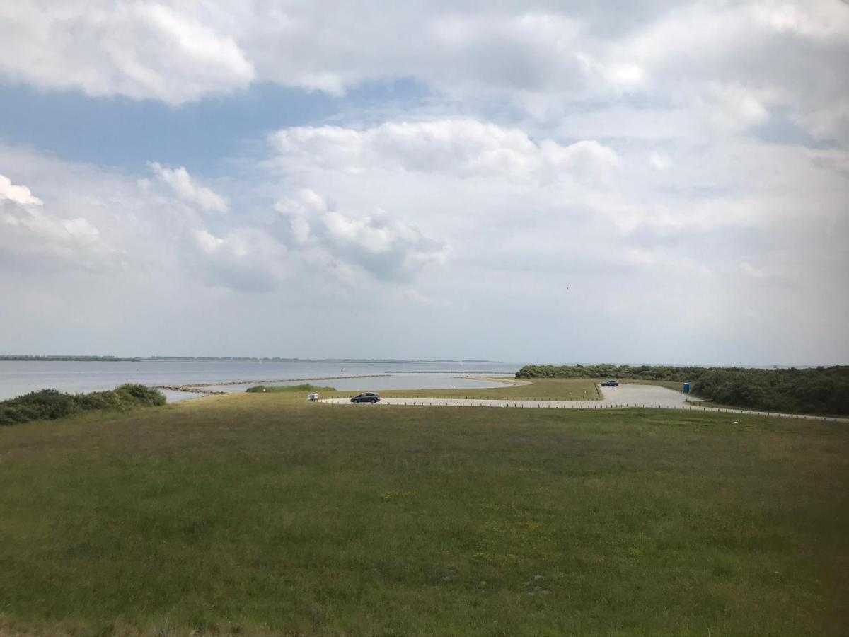 T Huuske Tuinappartement Met Fantastisch Uitzicht, Nabij Zee Zonnemaire Exterior photo